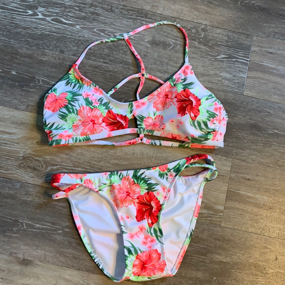 Xhilaration bikini set!  Med/Large